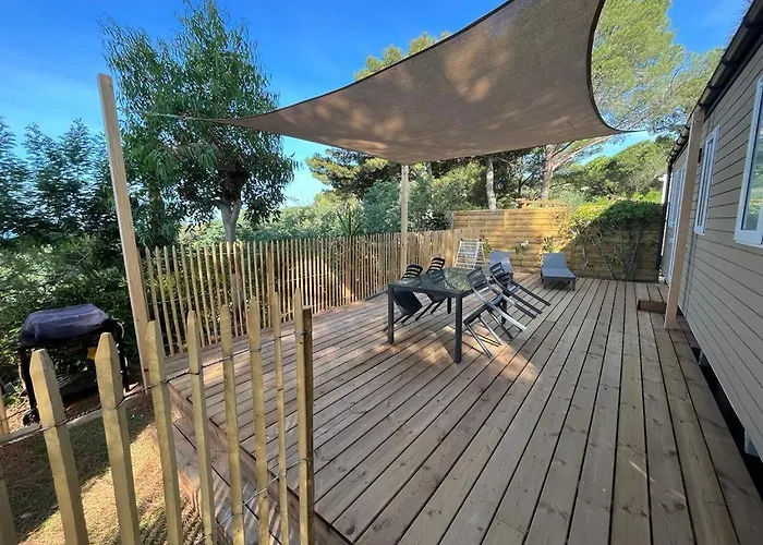 Holiday home Le Cycas, Mobil-home Neuf Avec Sa Vue Degagee Sur Les Vignes Et La